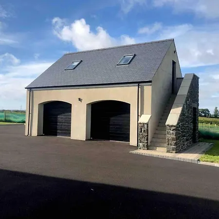 Lily'S Loft Bushmills Apartment Exterior photo